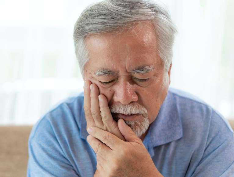 A man experiencing a dental emergency